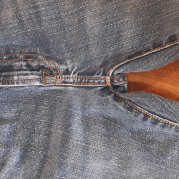 American Eagle Outfitters - Picture 6 of 11